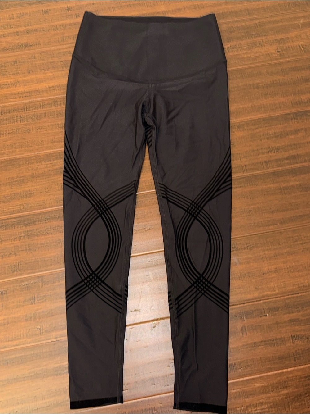 Black High-Waist Leggings with Subtle Geometric Detail